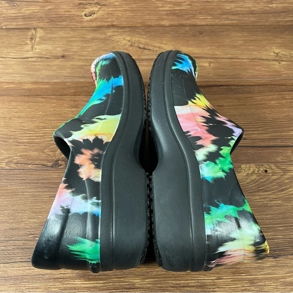 Crocs Neria Pro Slip-On Clogs Slip Resistant Tie-Dye Shoes - Picture 2 of 10